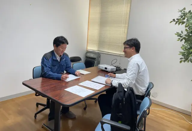 昨日、講師をお招きし人材育成に関するセミナーを開催しました🗣️💬🎀
弊社では新入社員研修も行いますが、先輩社員もサポート方法を外部の専門講師から指導を受けています💪🏻🔥
とても良い環境で業務が出来るよう色々な研修制度を取り入れています🥷🏻